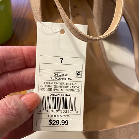 A new day - blush, block 3 3/4” heel sandal with single strap over toes - Picture 5 of 9